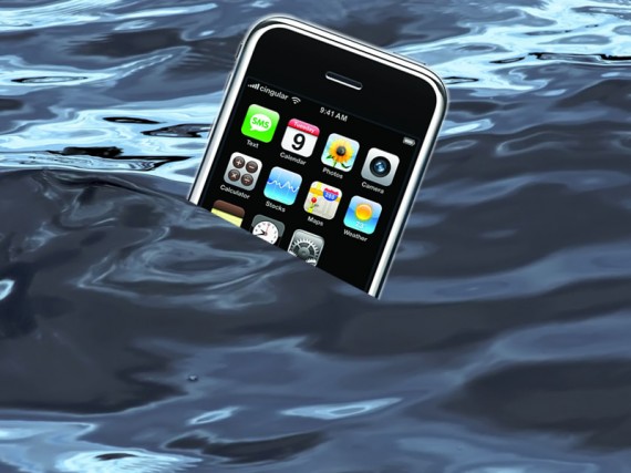 Il sensore dell’iPhone per rilevare contatti con liquidi sarà spostato in una posizione facilmente visibile?