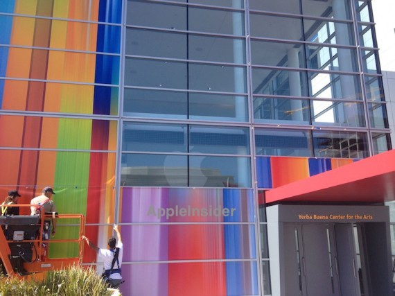 Cartelloni colorati per l’evento Apple del 12 settembre