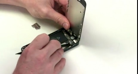 Come si smonta un  iPhone 5?