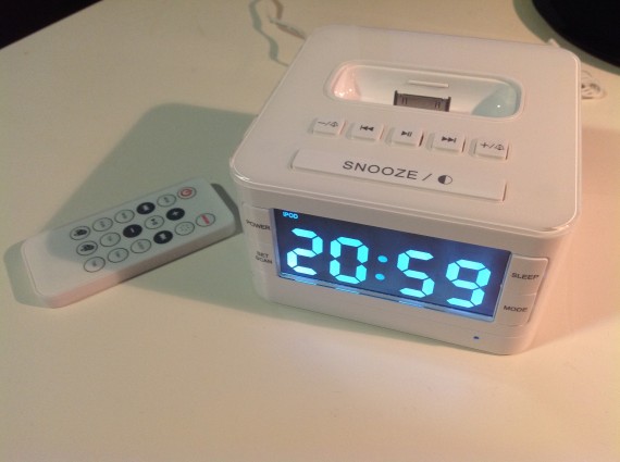 Docking station con orologio e radiosveglia per iPod/iPhone – La recensione di iPhoneItalia