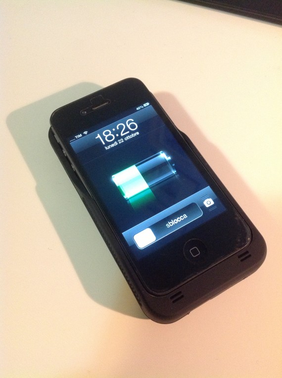 Batteria esterna per iPhone 4/4s nera con pannello solare integrato – La recensione di iPhoneItalia