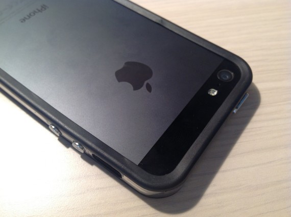 Bumper bicolore per iPhone 5 da AnycastSolutions – La recensione di iPhoneItalia