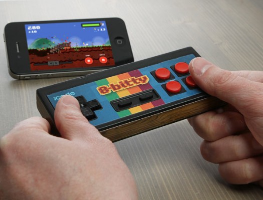 iCade 8-Bitty Controller disponibile su Thinkgeek