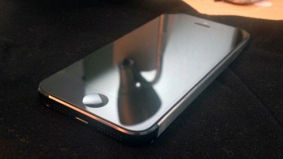 iPhone 5 e il problema della vernice: c’è a chi piace così!