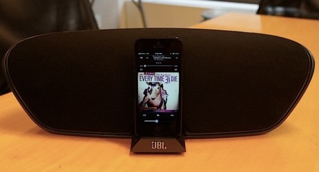 JBL presenta il primo speaker con dock Lightning