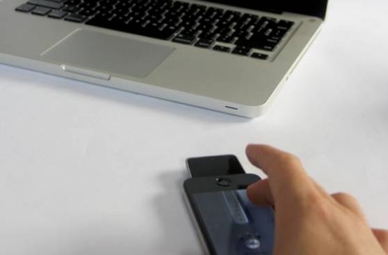 CES 2013: Mauz, l’accessorio che trasforma l’iPhone in un mouse con riconoscimento di “gesture” tramite fotocamera