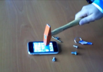 Al CES presentata la pellicola IPG: ora l’iPhone può essere preso a martellate