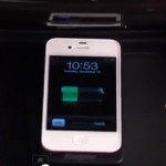 Denso presenta il primo caricabatterie senza fili per smartphone montato in un auto