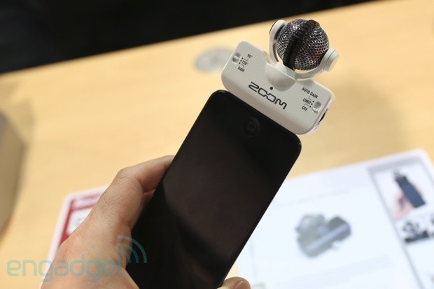 CES 2013: Zoom iQ5 un microfono professionale per iPhone con connettore Lightining