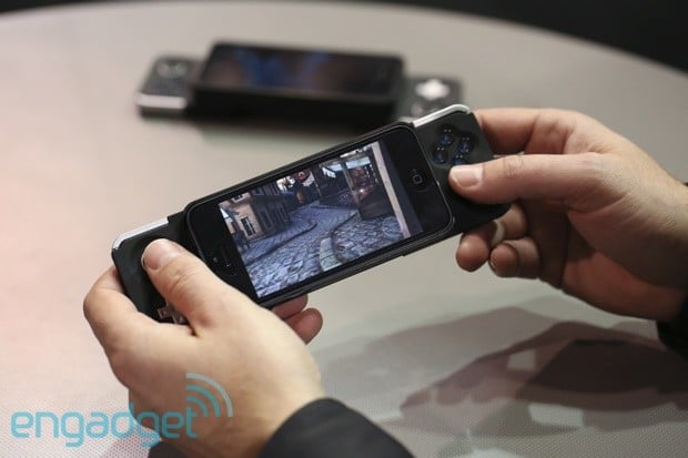 CES 2013: iFrogz’s Caliber Advantage, l’accessorio che aggiunge controlli fisici per i giochi su iPhone