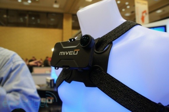 CES 2013: da Miveu arriva l’obiettivo grandangolare con fascia per filmare le tue attività sportive