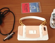 Pochette Case White, caricabatterie da auto con cavo lightning e Touch Pen per iPhone – La recensione di iPhoneItalia