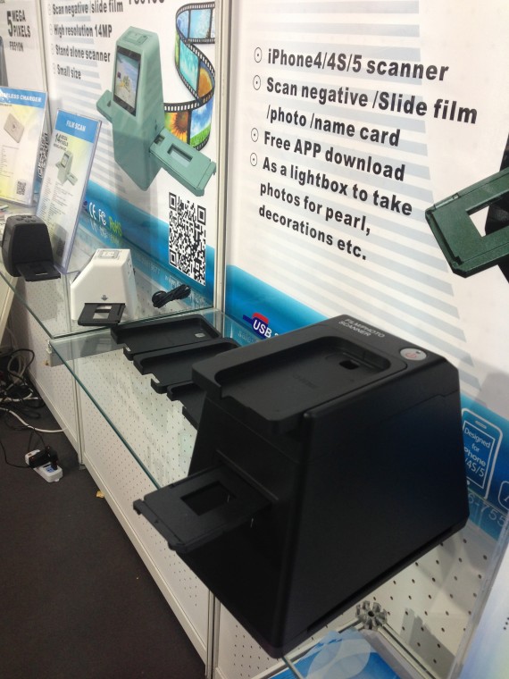 Dnine presenta una stampante\scanner con case incorporato per iPhone [CeBIT 2013]