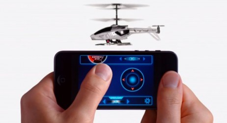 Due nuovi spot per l’iPhone 5, tra Passbook, elicotteri e luci da poter accendere…