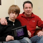 Un ragazzo spende 3.700 sterline su App Store e il padre lo denuncia