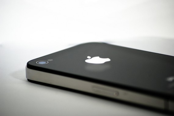 apple-iphone-4-back-blur