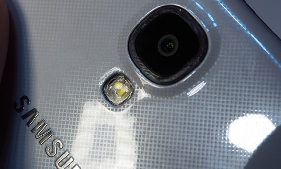 Anche Samsung vuole abbandonare la plastica per competere qualitativamente con Apple e HTC