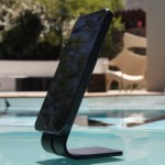 SETA, uno stand economico con adesivo per iPhone