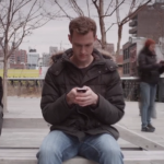 Lo smartphone come il partner: prima tutto rose e fiori, e poi…