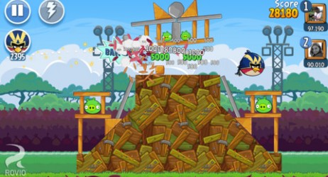 Angry Birds Friends arriva su App Store: pronti a sfidare i maialini con la complicità dei vostri amici?