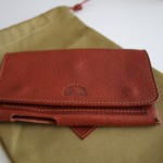 Custodia wallet “Il Riccio” per iPhone 4/4S/5 realizzata in pelle conciata al vegetale – Recensione iPhoneItalia