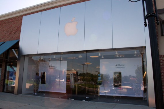 Apple vuole vendere più iPhone nei propri store e meno tramite carrier