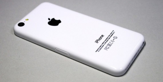 Un nuovo video mette alla prova la resistenza di iPhone 5C