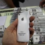 Modelli di iPhone 5C tra gli stand dell’IFA 2013, i produttori di accessori certi della sua uscita!