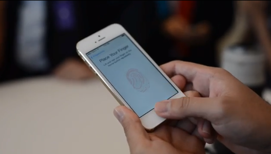 iPhone 5S e iPhone 5C: i primi hands-on ne mostrano tutte le caratteristiche