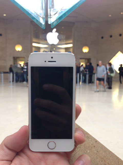 “iPhone 5S/5C Day One” – iPhoneItalia vola a Parigi: segui la diretta con noi! [LIVE TERMINATO]