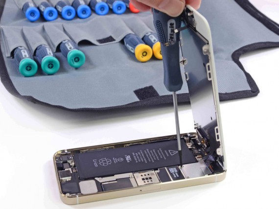 iFixit ha già smontato completamente l’iPhone 5s