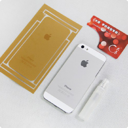 Dalla Cina arriva lo sticker dorato per trasformare l’iPhone 5 bianco in… “Gold”