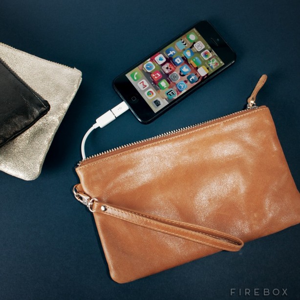 Firebox Mighty Purse, una pochette con batteria (nascosta) per i nostri iPhone