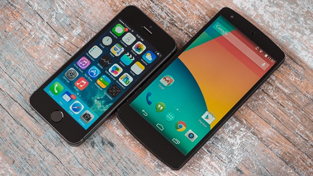 Google-Nexus-5-vs-Apple-iPhone-5S-TI