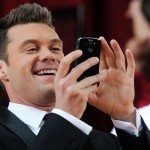 Ryan Seacrest spende 1 milione di dollari in una tastiera per iPhone