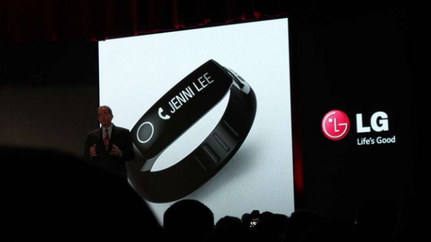 CES 2014: LG Lifeband, un bracciale per monitorare la forma fisica, ma è anche smartwatch