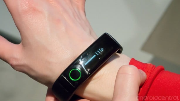 CES 2014: LG LifeTouch, lo smartwatch per il fitness che si collega all’iPhone