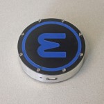 onE Puck, un accessorio per caricare l’iPhone con una bevanda calda o fredda