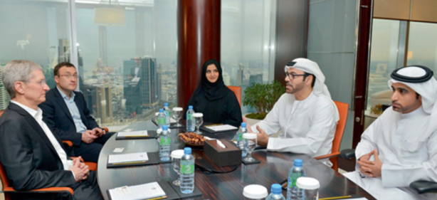Emirati Arabi: Tim Cook discute di app e sistemi educativi