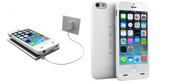 Uno Aero per iPhone: la custodia con batteria che si ricarica sulla sua base…