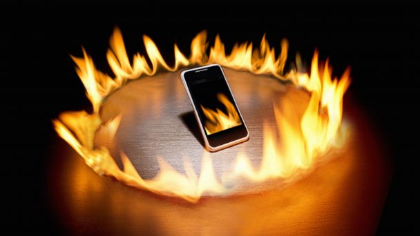 iPhone in fiamme, studentessa finisce in ospedale