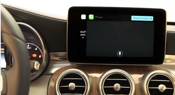 Secondo gli esperti, CarPlay potrebbe distrarre dalla guida