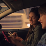 Nuova campagna negli USA: cosa può accaderti se usi lo smartphone in auto