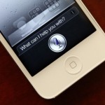 Un bug di Siri permette di superare la schermata di blocco e di chiamare o inviare SMS ai contatti