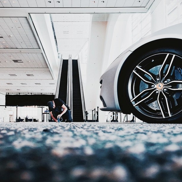 Una Ferrari parcheggiata nel Moscone Center: novità per CarPlay?