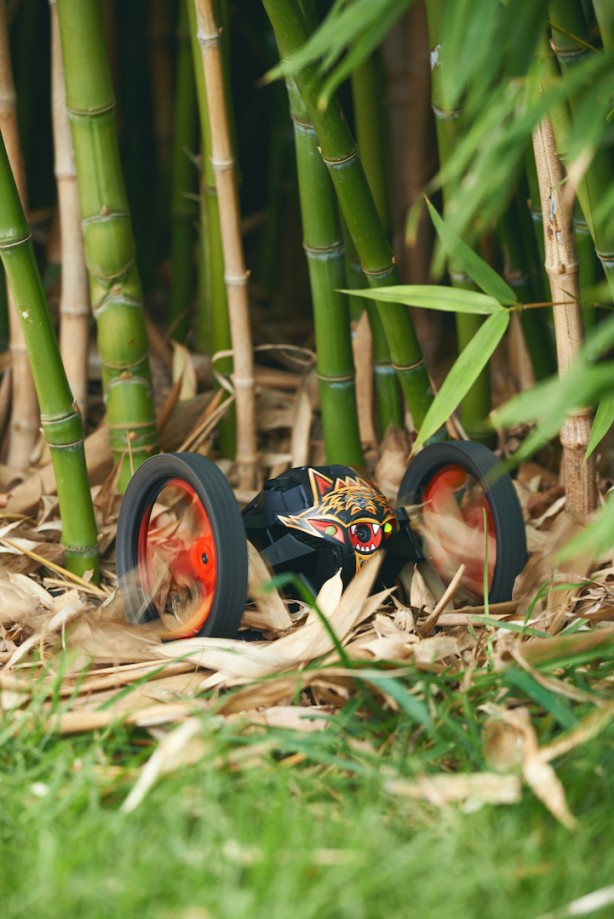 Parrot_Jumping_Sumo_LIFESTYLE_BAMBOO