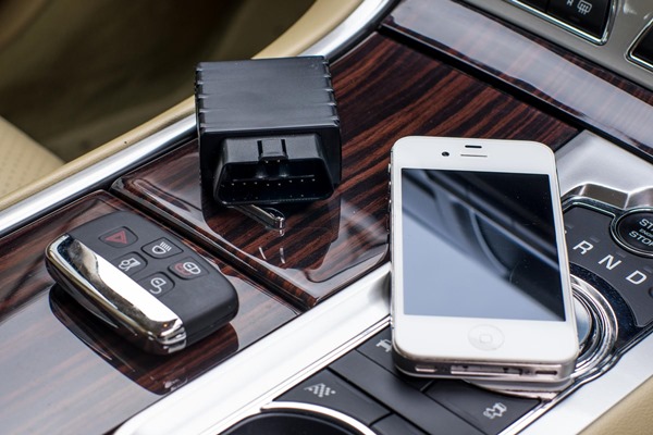 Carlock, il nuovo sistema di sicurezza per auto che si interfaccia con l’iPhone