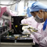 I robot della Foxconn faranno solo da supporto agli operai