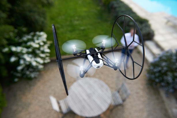 Parrot Rolling Spider & Jumping Sumo: i Mini Drone atterrano in Italia, anche su Amazon!