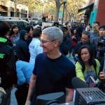 Tim Cook visita l’Apple Store di Palo Alto in occasione del lancio dell’iPhone 6